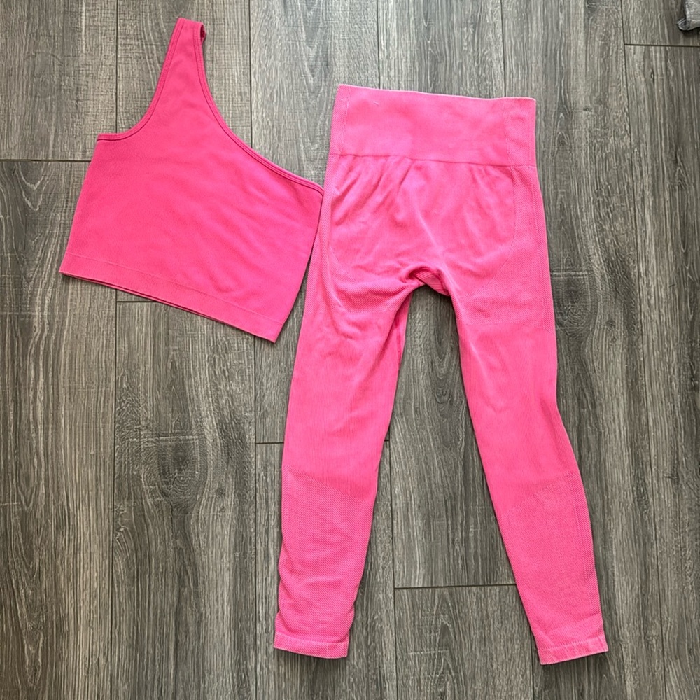 Hot pink workout set from Target! In great condition! Only worn once